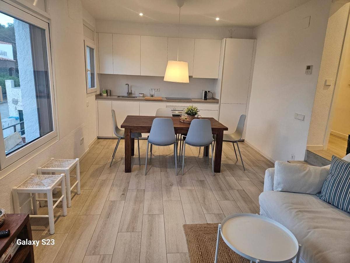 Acogedora casa en primera línea de mar Cadaqués 1