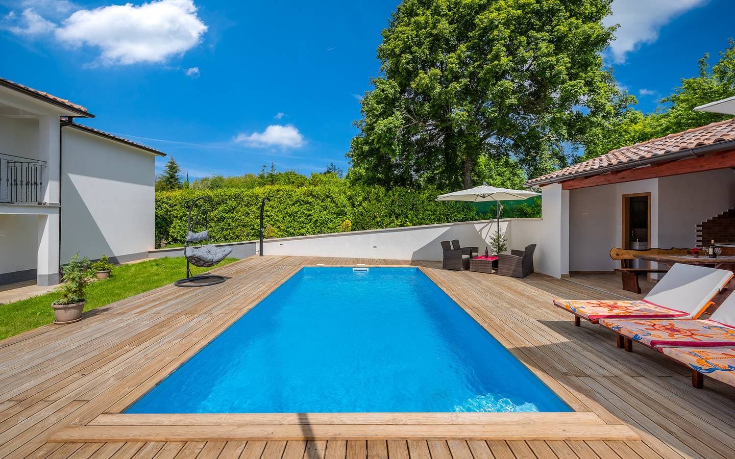 Foto 3 von 27: Sonnige Villa mit Privatpool, Jacuzzi, Ping-Pong, Spielplatz, Babybett