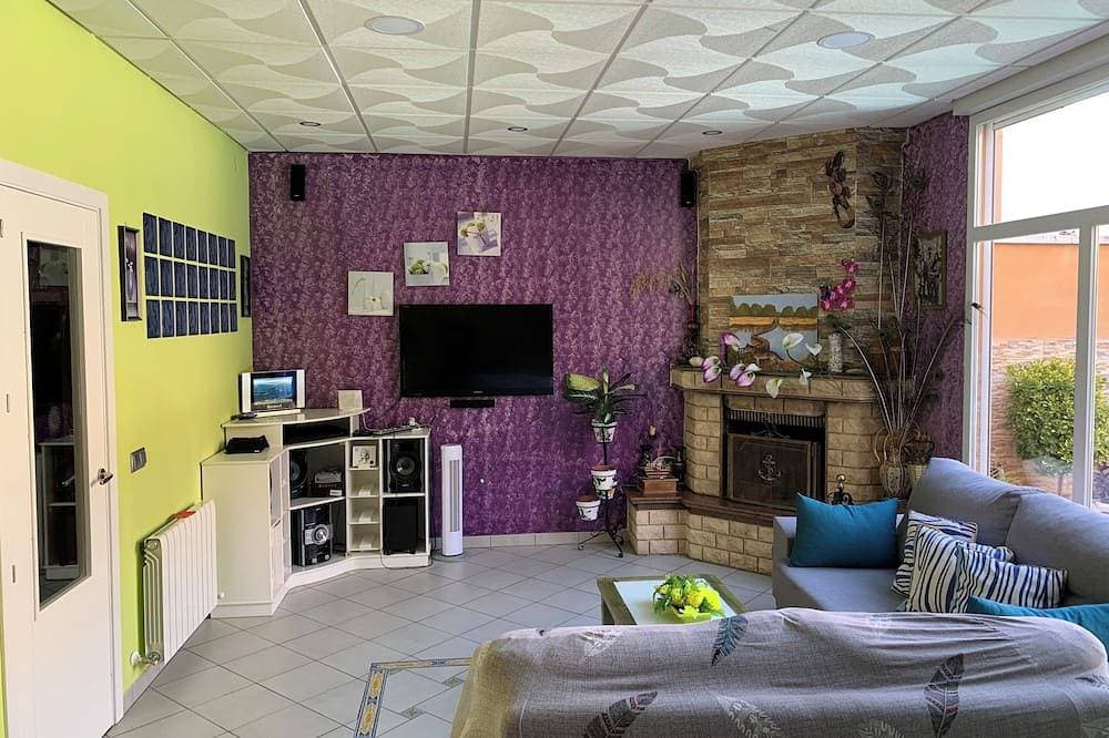Foto 5 von 20: Suite Lujoso con Chimenea Patio y Garage Privado