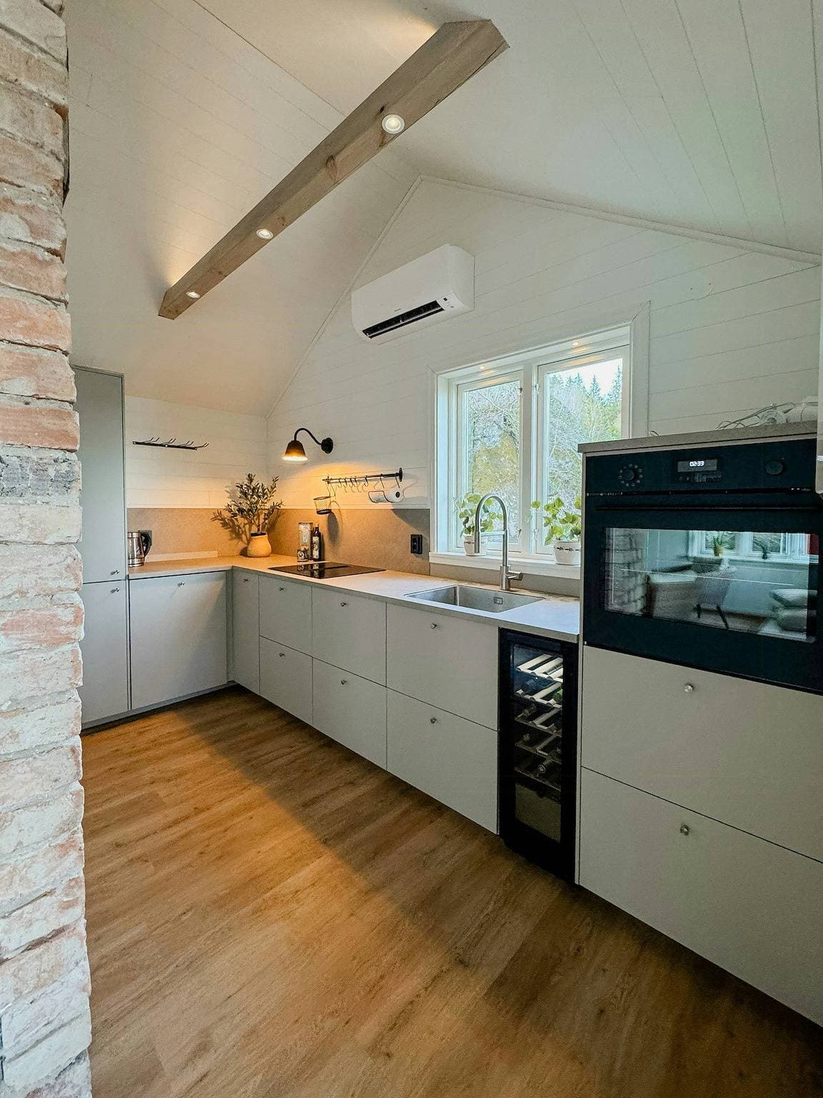 Foto 3 von 27: Ferienhaus auf einer Anhöhe mit Blick auf den Öresjö