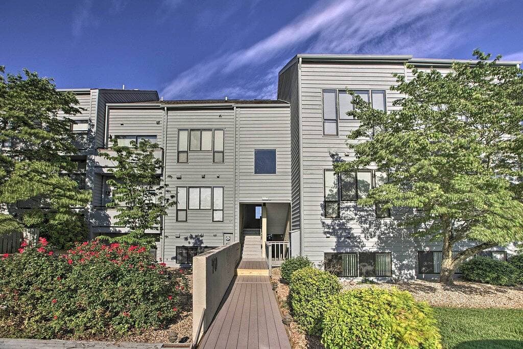 Neu! Resort Condo mit Zugang zum Pool auf Smith Mtn Lk! 1