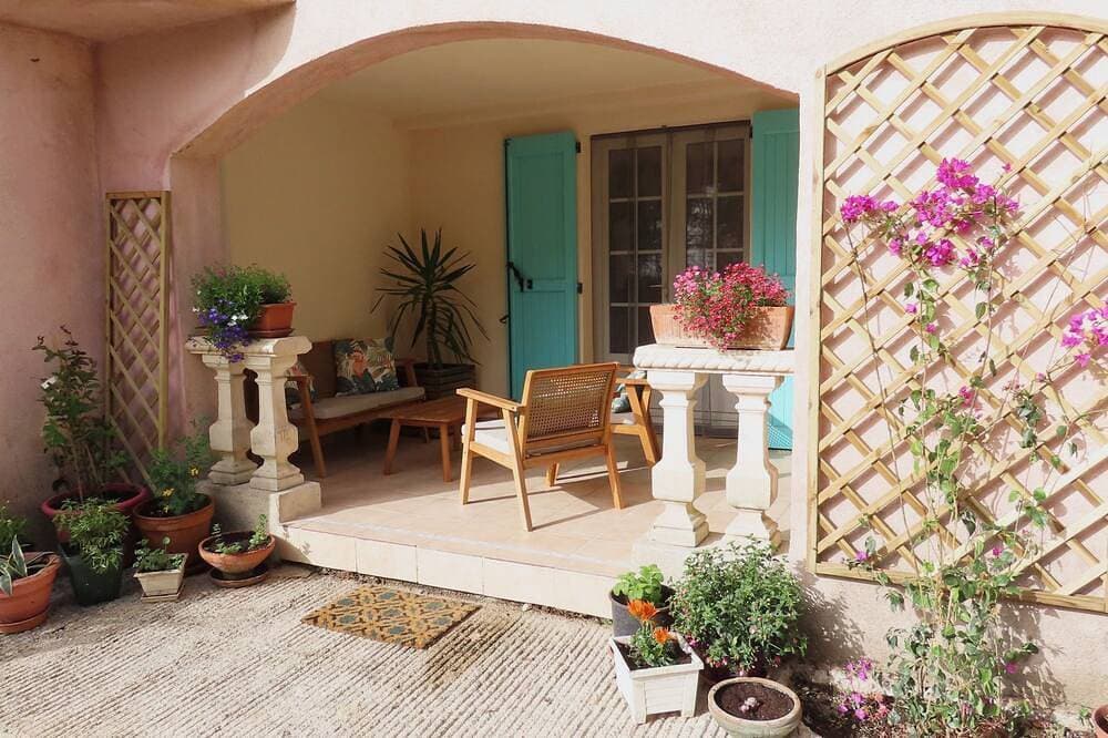 La Rose & Le Loup, eco-vintage gite between sea and mountain 1
