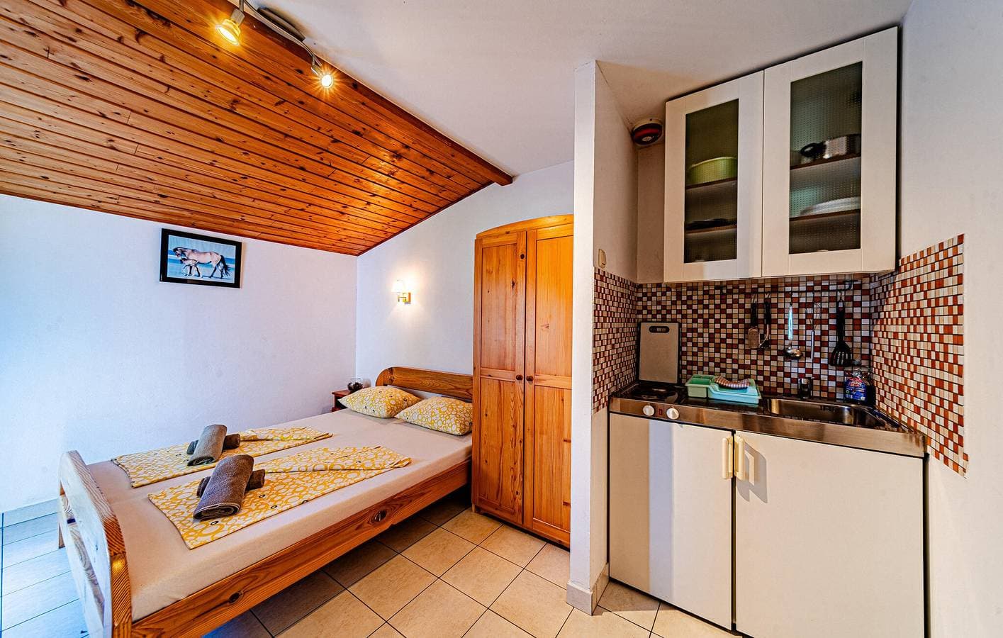 Foto 7 von 17: Gemütliche Ferienwohnung mit Terrasse, WLAN und Parkplatz in der Nähe des Strandes Tri Žala