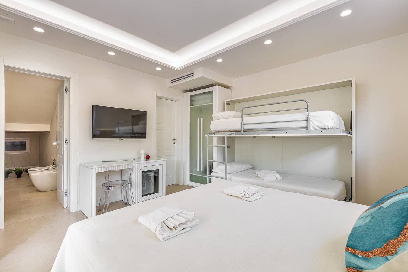 Foto 9 von 16: Zimmer für 4 Personen mit Pool