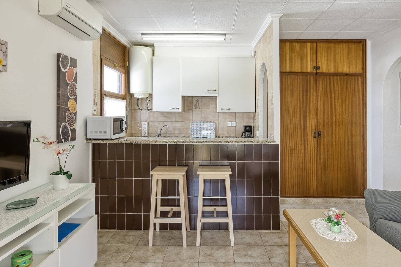 Foto 7 von 23: Apartment 'Salins Studio' mit Kanalblick, WLAN und Klimaanlage