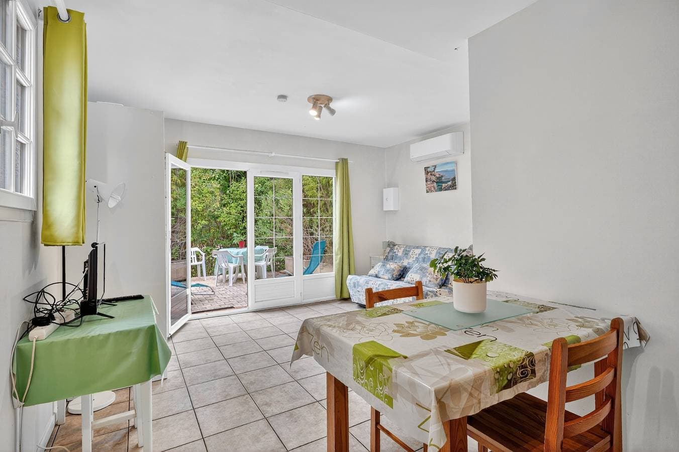 Foto 11 von 20: Var Hyères Studio am Meer mit Gemeinschaftsgarten, Balkon und Klimaanlage