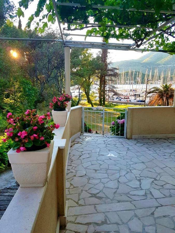 Cozy Apartment and Rooms with Terrace and Private Parking 1