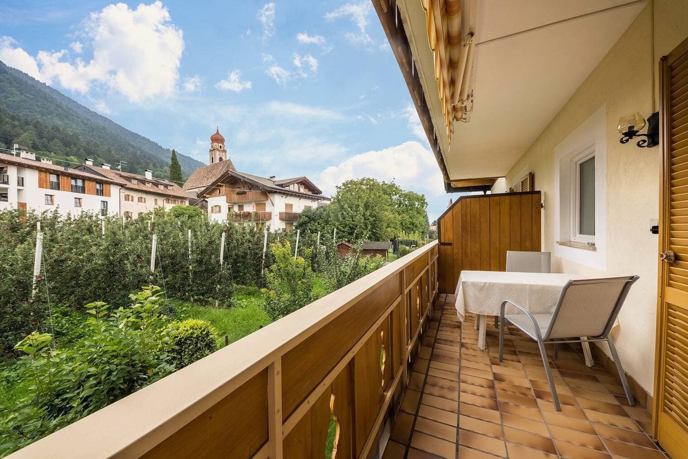 Foto 11 von 19: Ferienwohnung "Residenz Kronstein - 4" mit Balkon, Gemeinschaftsgarten und Bergblick