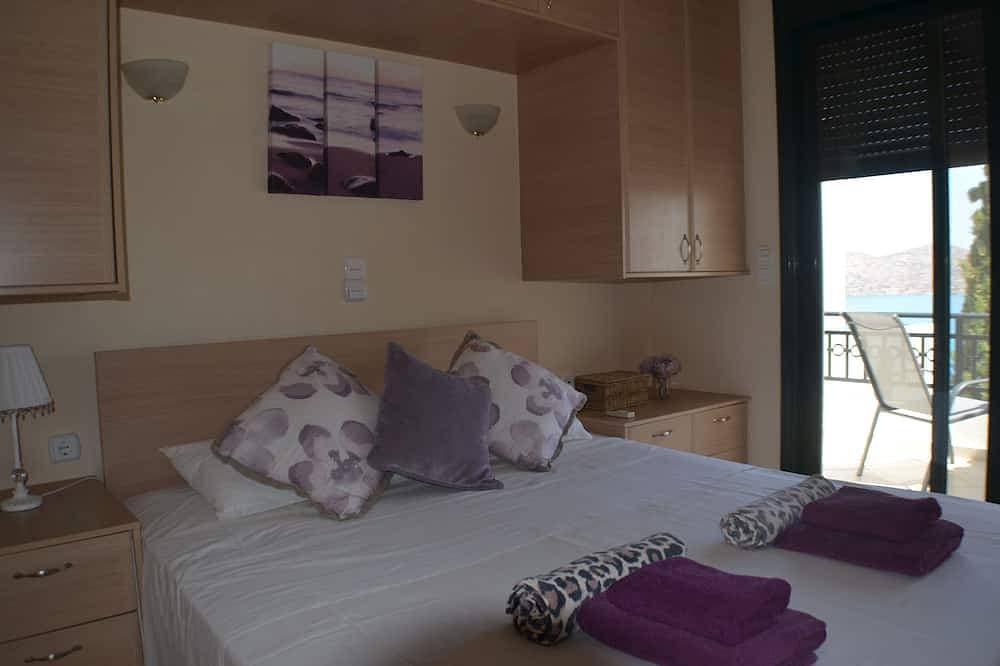 Foto 2 von 22: Beautiful Modern Cretan Villa overlooking the Mirabello Bay