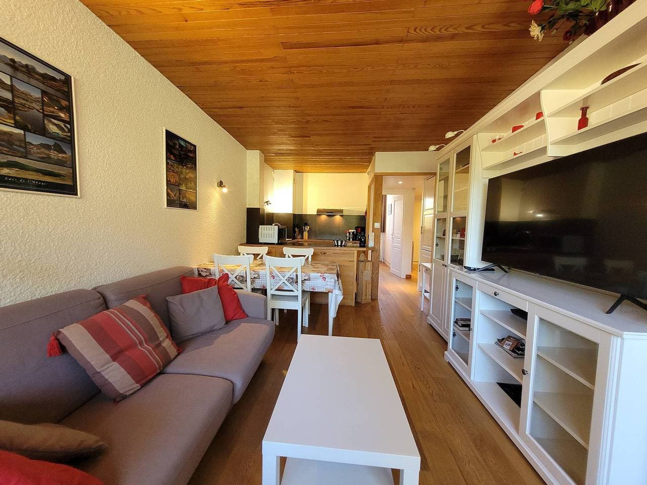 Foto 10 von 14: Renovierte Wohnung, 2 Schlafzimmer, 2 Bäder, Balkon mit Pistenblick