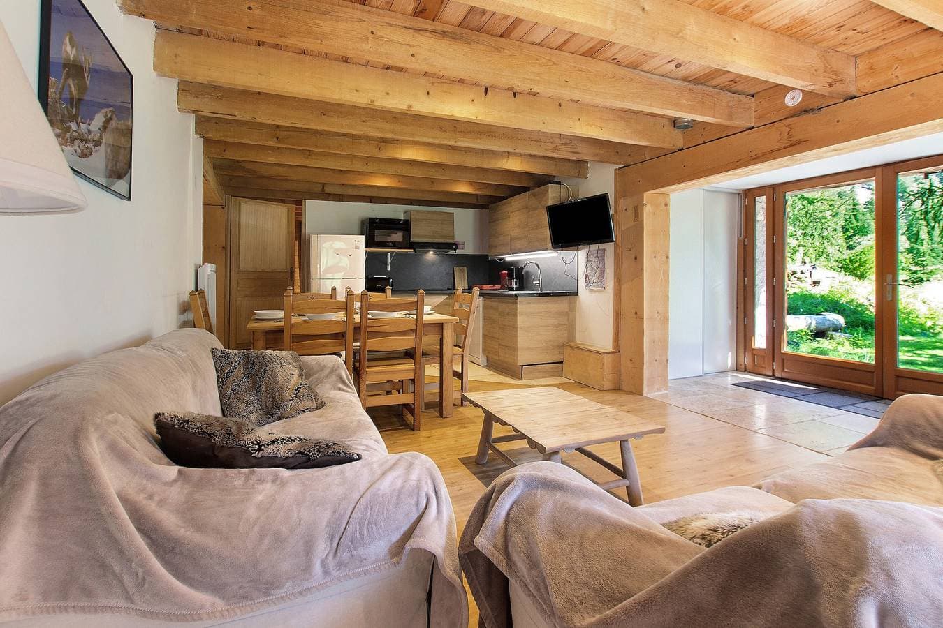 Foto 4 von 39: Ferienwohnung "Gite L'Esquirol" mit Bergblick, Gemeinschaftsgarten und WLAN