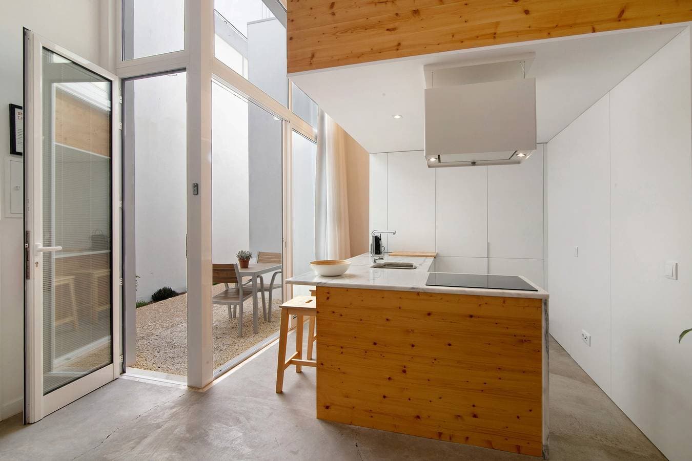Foto 11 von 22: Einzimmerwohnung 'Casa Vermelha II' mit Gemeinschaftsterrasse und WLAN