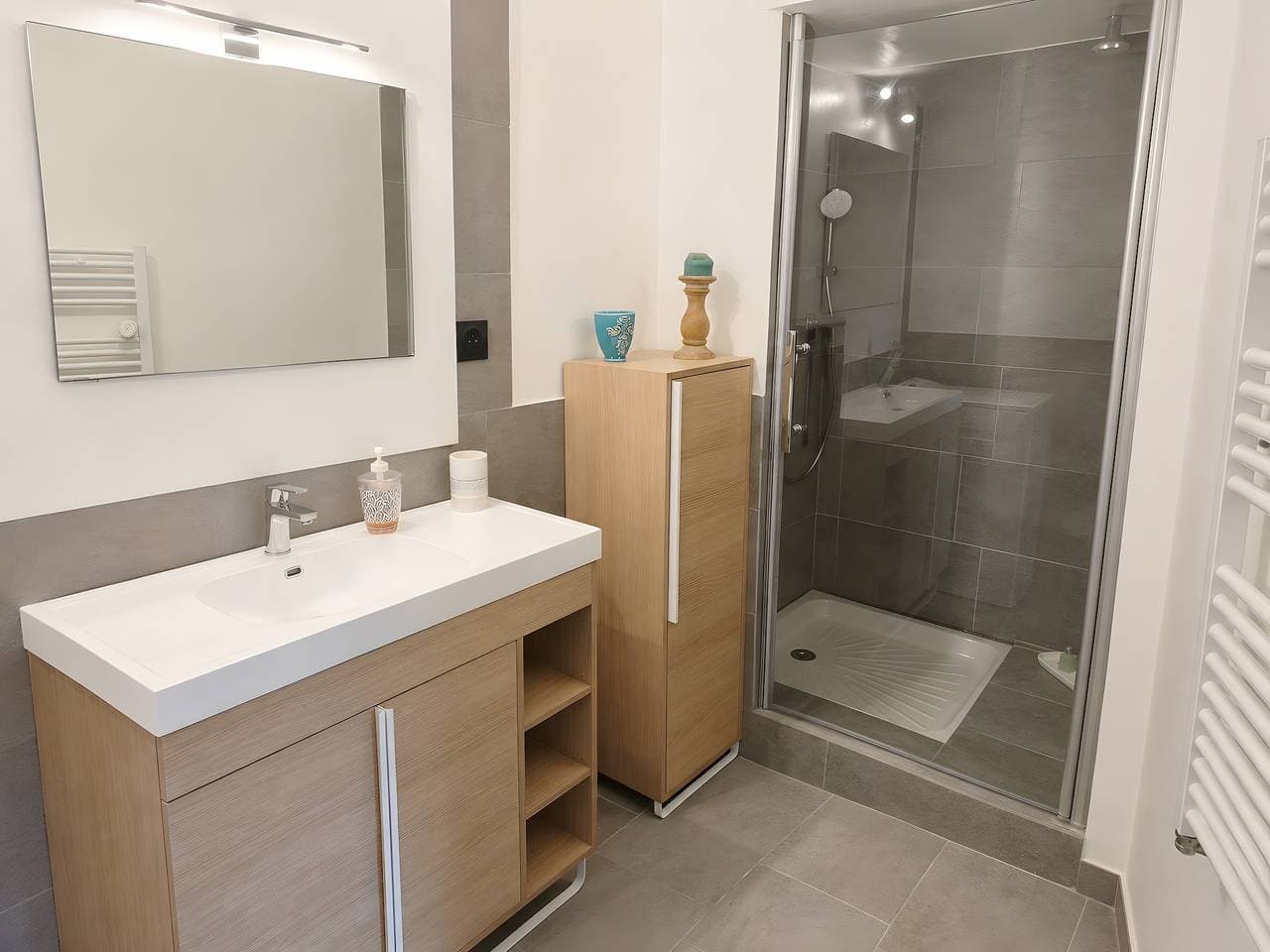 Foto 12 von 22: Studio-Apartment 'Rez-de-villa Avec Piscine' mit Meerblick, Gemeinschaftspool & WLAN