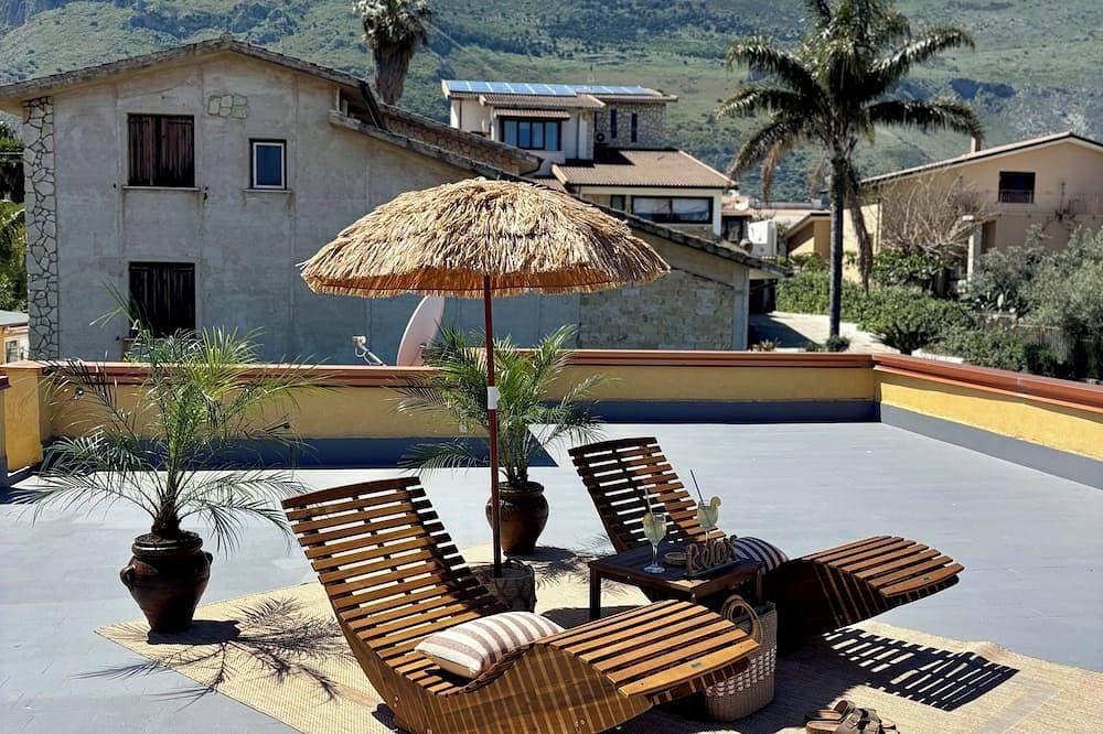 Loft with solarium and private parking 5 minutes from the airport 1