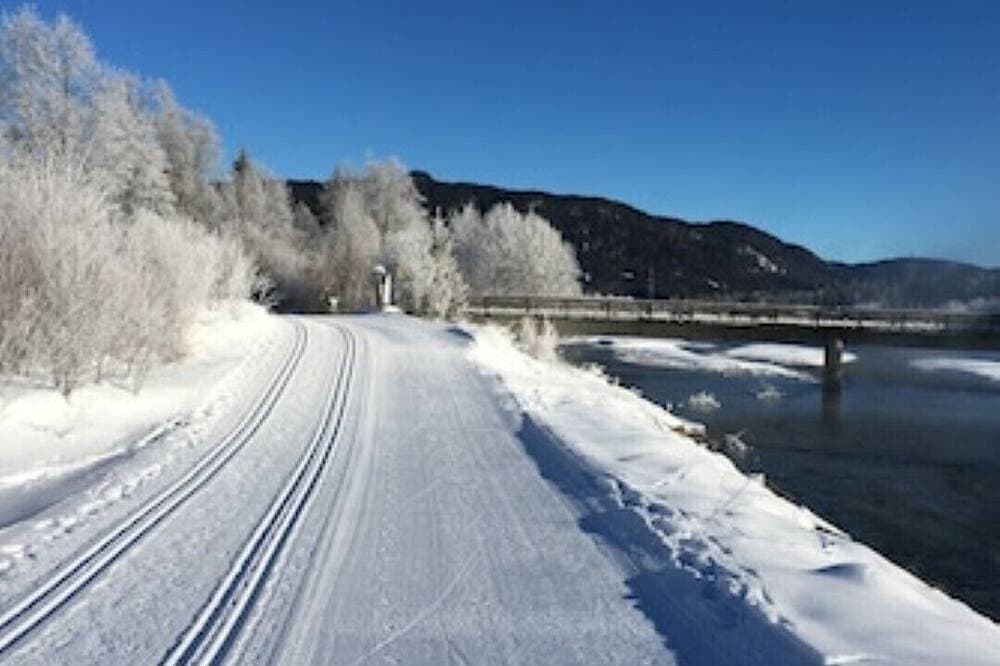 Foto 8 von 10: Umrahmt von Wiesen, Panoramablick, sonnige Balkone, ruhige zentale Lage