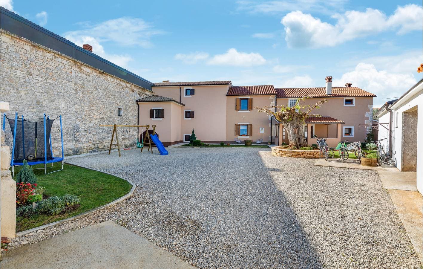 Foto 3 von 33: Geräumige 140 m² große Wohnung mit WLAN und Terrasse in der Nähe des Stadtzentrums von Svetvinčenat