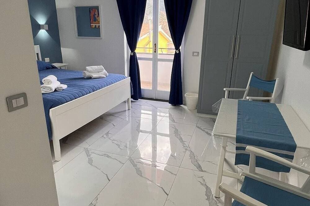 Foto 5 von 30: 3Zk2B Ferienwohnung  mit atemberaubendem Ausblick auf den \"Golfo di Napoli\"
