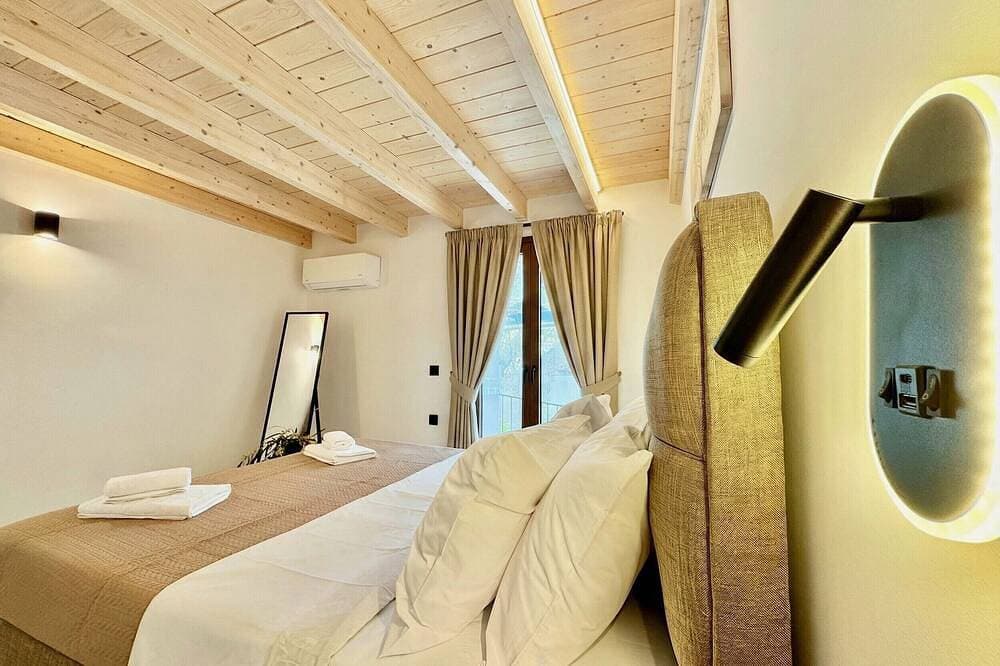 Foto 3 von 27: Skouna 1 Luxury Suite