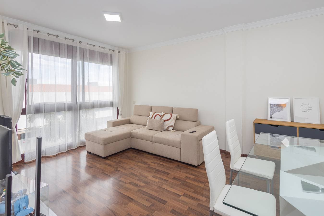 Foto 9 von 42: Luxury Workfriendly Home - Far Ocean Views