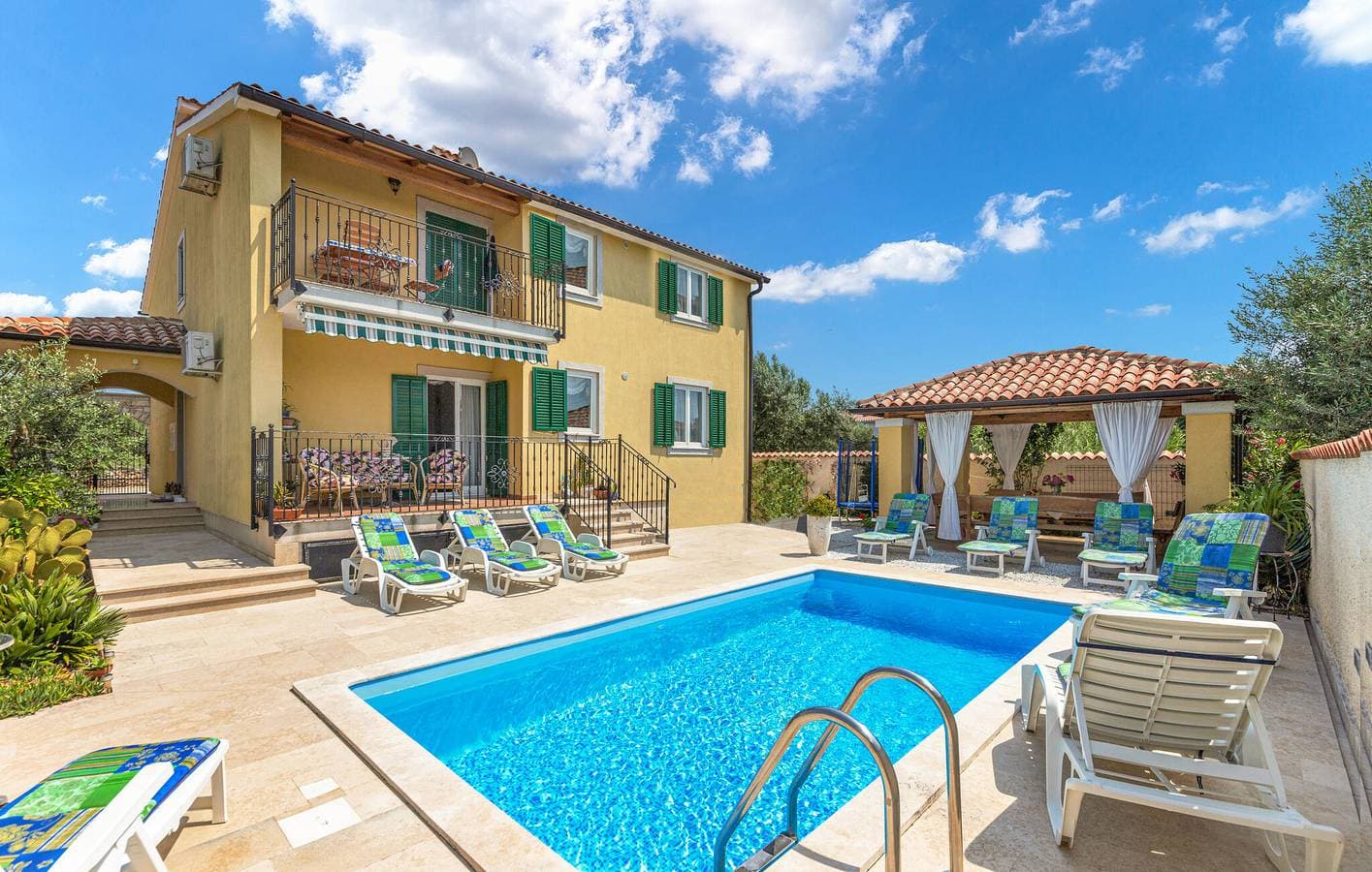 Gemütliche Ferienwohnung mit Pool und Terrasse, 2,5 km vom Stadtzentrum von Galizana entfernt 1
