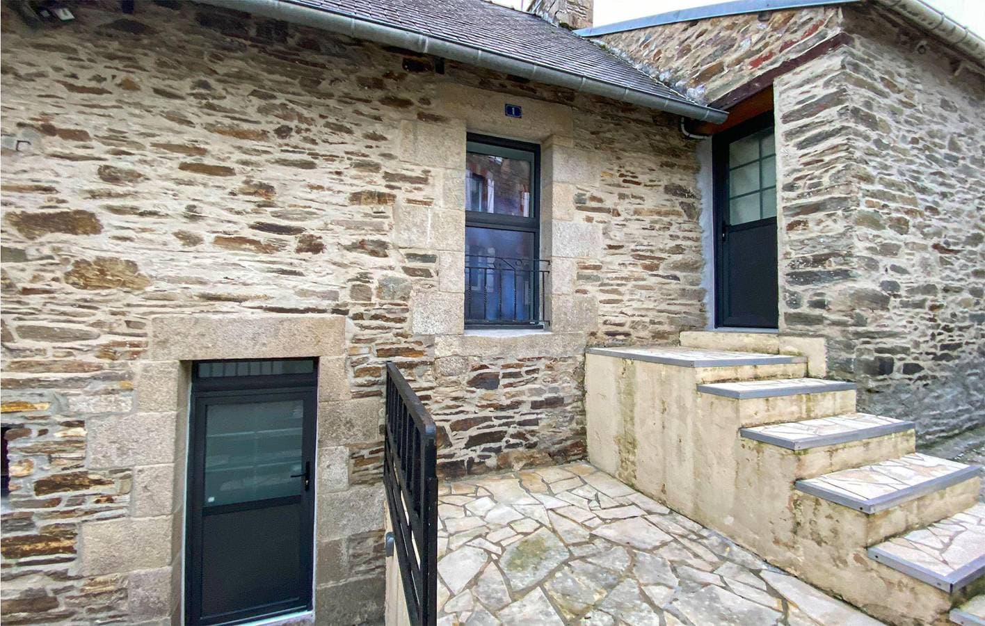 Charmantes 70m² Apartment mit WiFi & TV 1