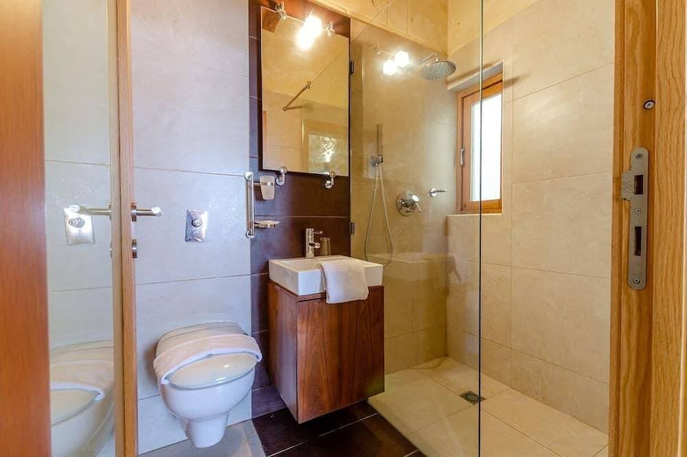 Foto 6 von 28: Escape w/Private pool, indoor hot tub & BBQ terrace