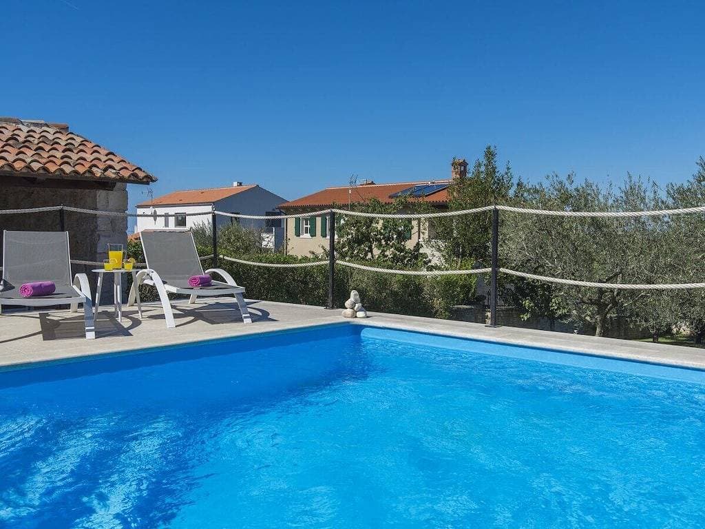 Foto 8 von 24: Villa in Sveti Lovreč mit Schwimmbecken