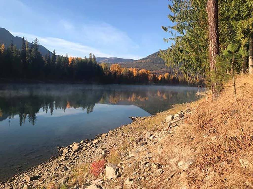 Foto 8 von 51: Romantische Waterfront Shabby Chic Hütte am Clark Fork River!  #SchwankyCabin
