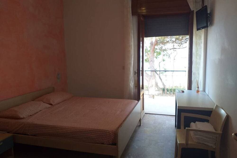 Foto 3 von 14: Geräumiges Doppelzimmer nur einen Steinwurf vom Meer entfernt # 1
