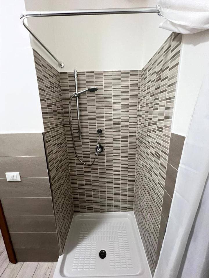 Foto 11 von 17: Double Room with Private Bathroom