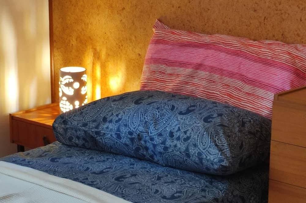 Foto 4 von 18: Apartment-Traditionell-Eigenes Badezimmer-Blick auf den Hof