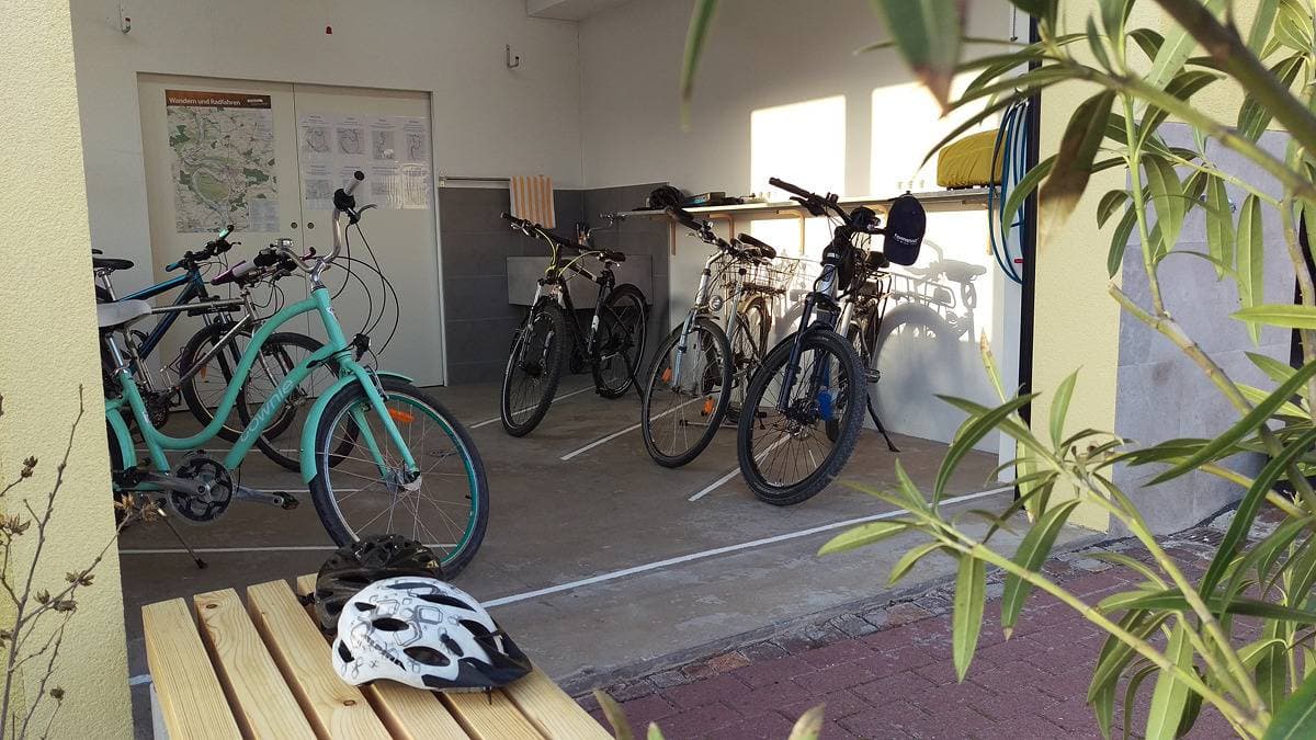 Foto 9 von 17: Weinbau Ferienwohnungen Familie Neubert - Ferienwohnung Quitte (50 m²) mit großem Südost-Balkon
