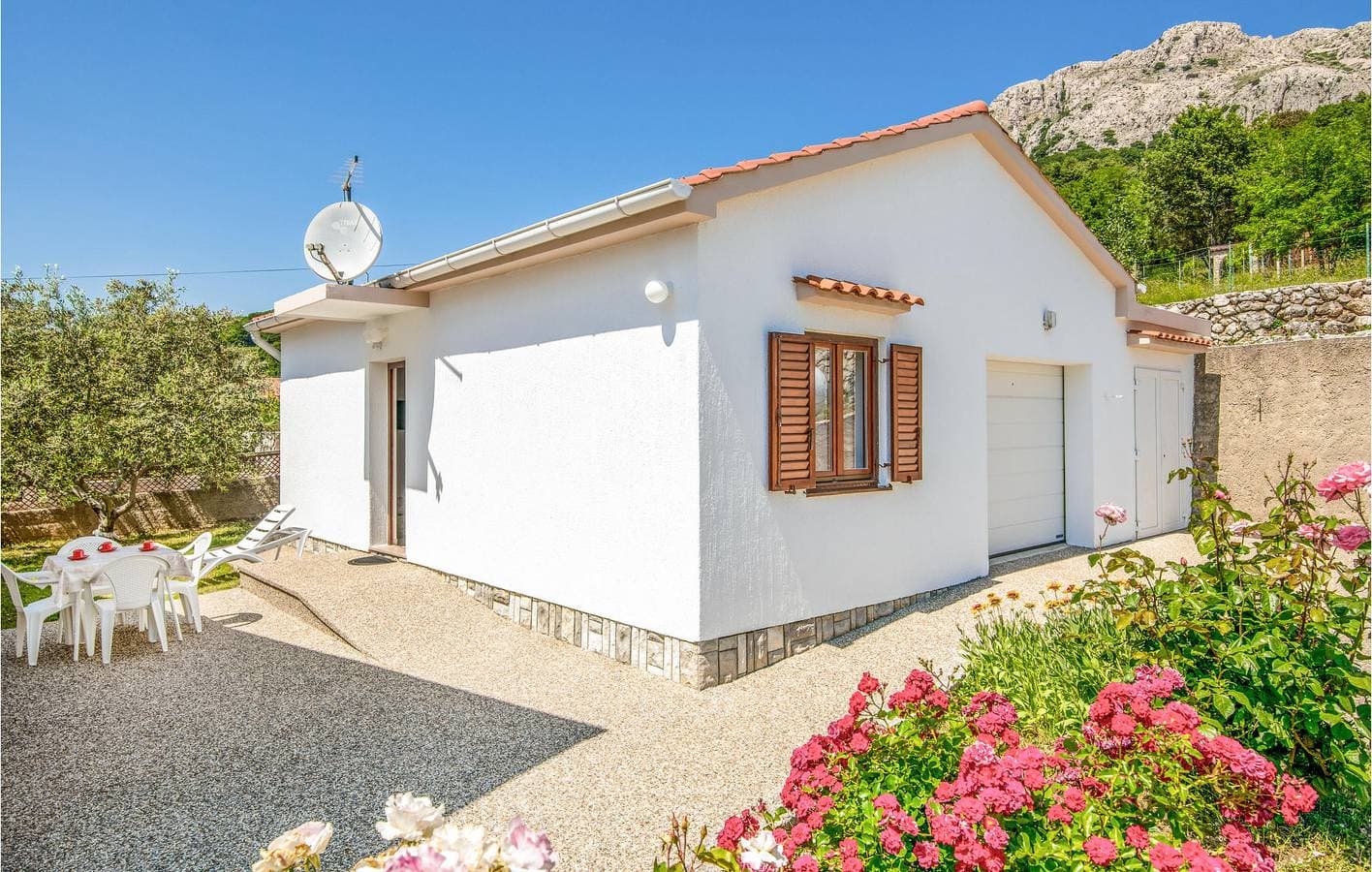 Gemütliche 1-Zimmer-Wohnung mit Terrasse, WLAN und Parkplatz, 2 km vom Strand Vela Plaža entfernt 1