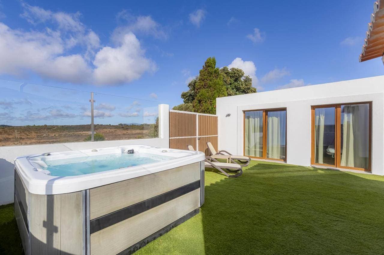 Foto 4 von 15: Triple Room with Pool View