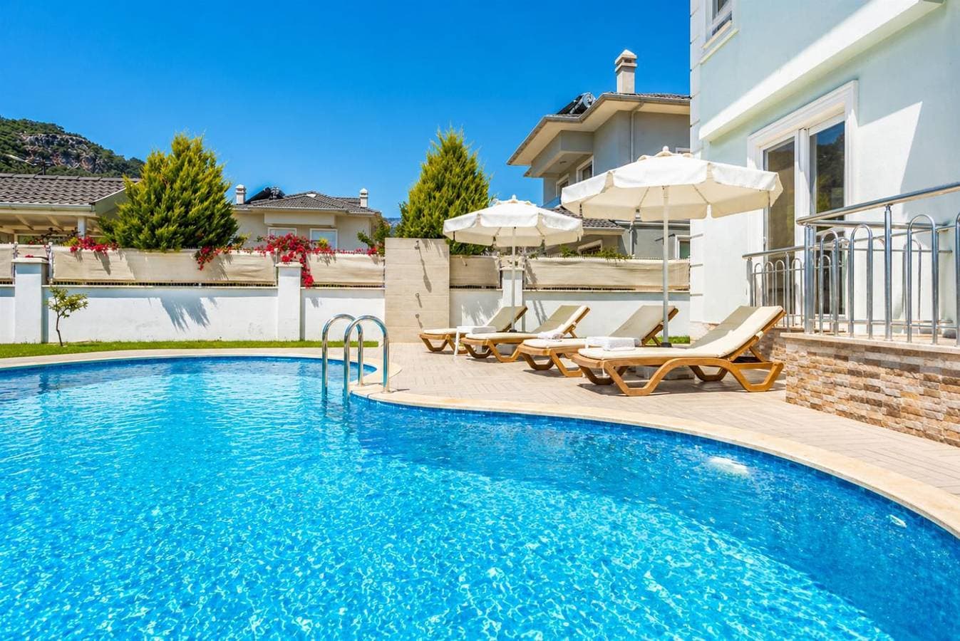 Foto 3 von 28: Villa für 8 Personen mit Terrasse