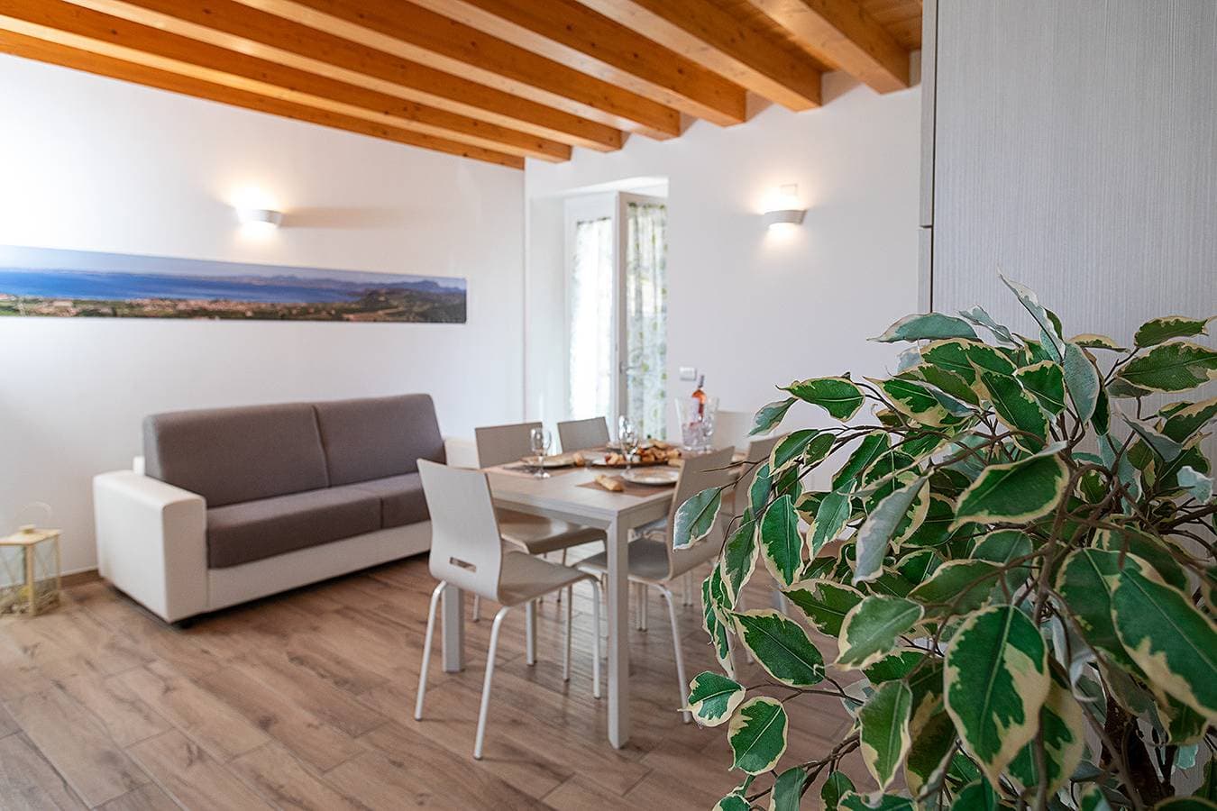 Foto 3 von 27: Regarda - Casa Rossa 1, romantisches  Rustico mit WLan, Klimaanlage