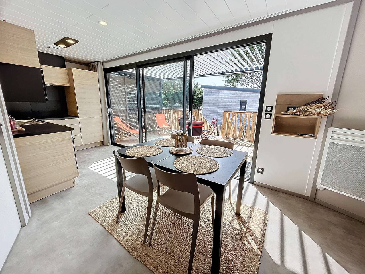Foto 8 von 34: Gemütliches Ferienhaus mit beheiztem Pool, 4 Schlafplätze und privater Terrasse