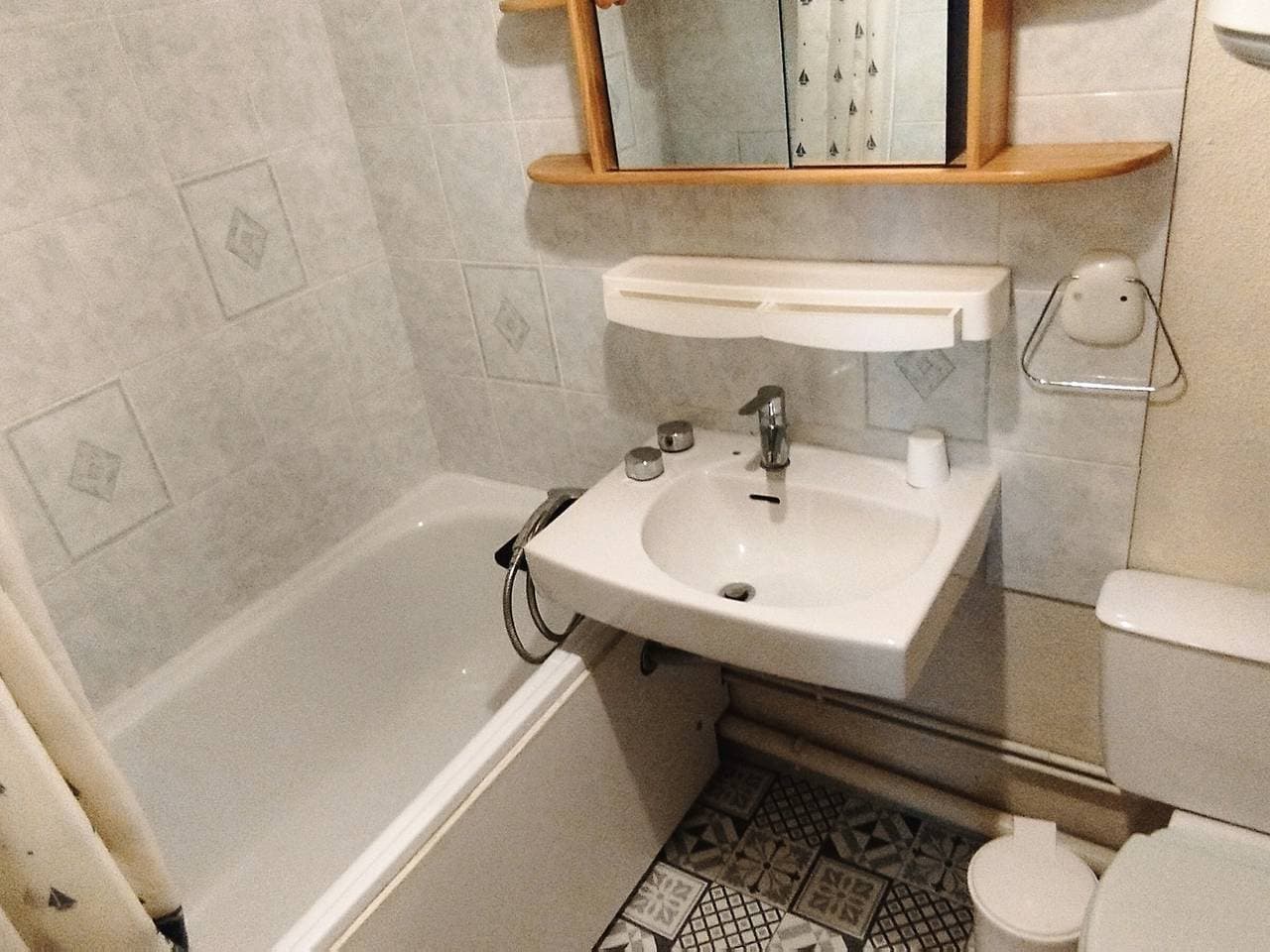 Foto 5 von 7: Apt an der Piste, 4 Pers, 1 Zi, TV, Balkon, Skiraum
