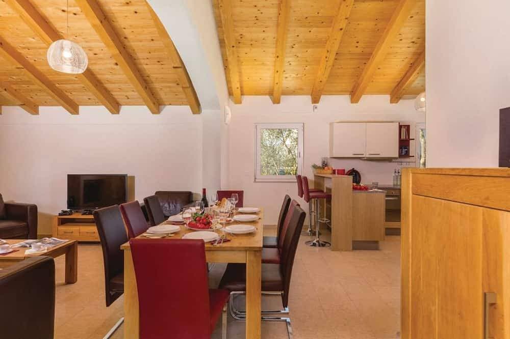 Foto 11 von 30: Ruhig gelegenes Ferienhaus mit grossem Pool am Ortsrand von Rezanci