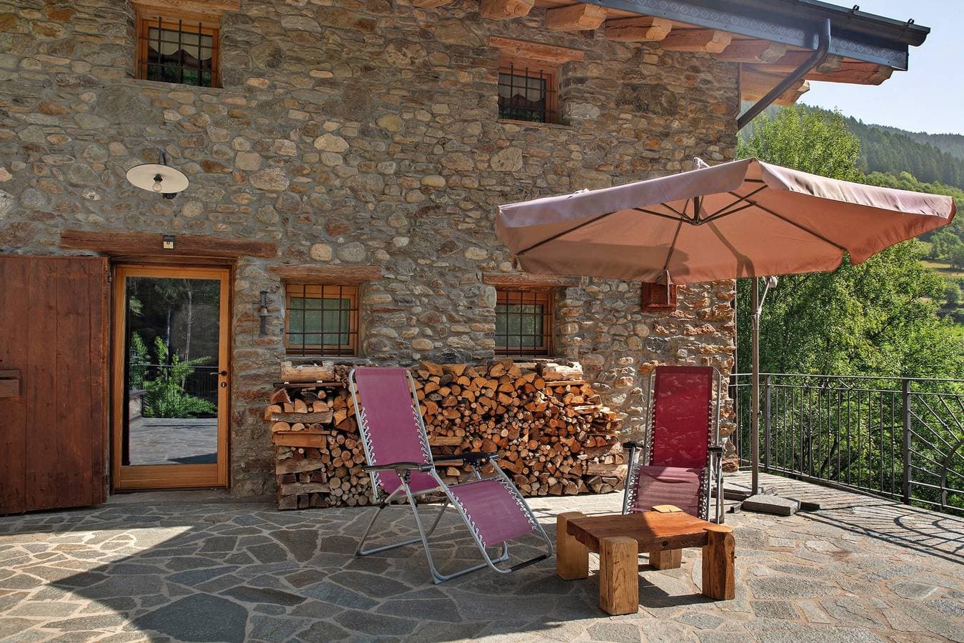 Foto 8 von 33: Deluxe-Zimmer „Chalet Cuore Selvatico“ mit Bergblick, Terrasse und privatem Garten