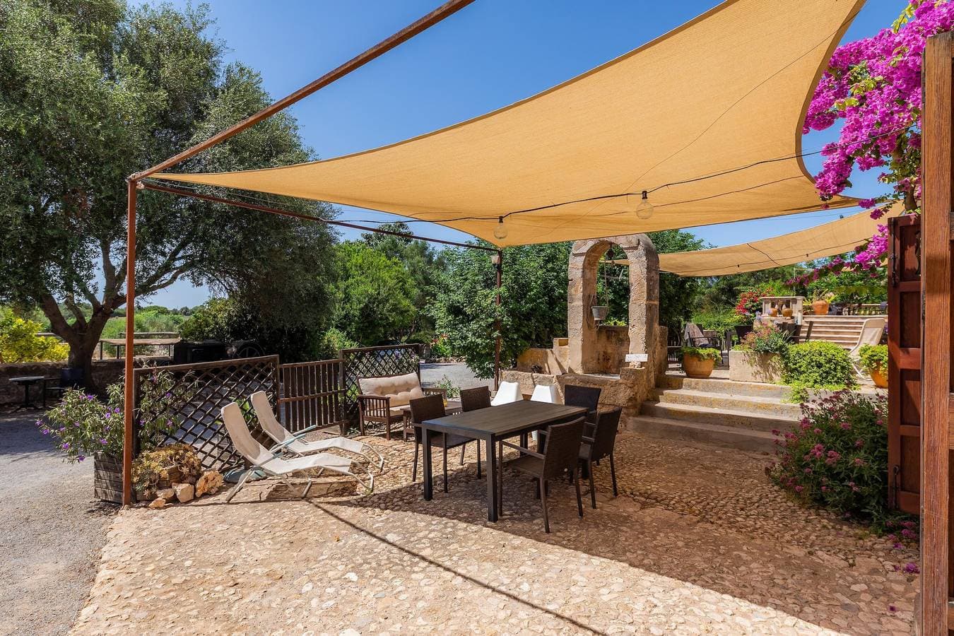 Foto 6 von 30: Agroturismo „Es Rafalet“ mit Bergblick, Pool, Klimaanlage, Terrassen und Garten