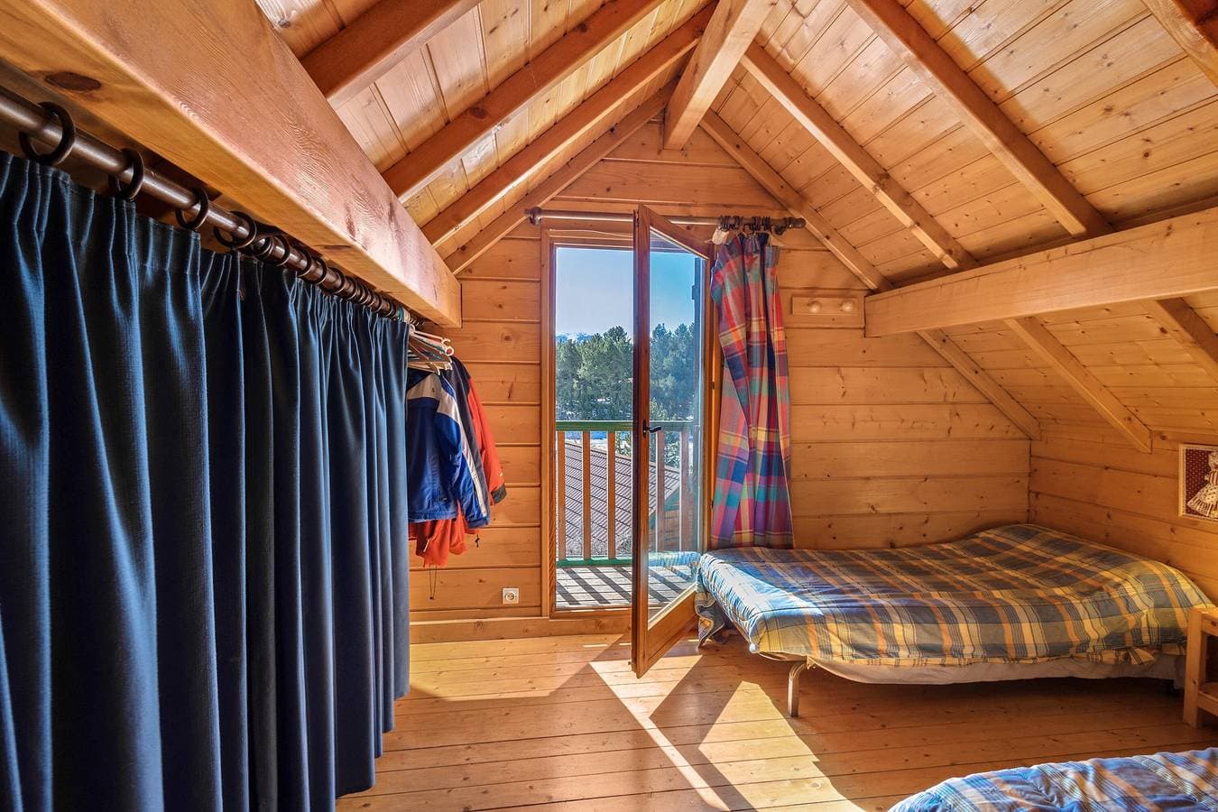 Foto 11 von 23: Chalet "Maison De Bois Finlandaise" mit 2 privaten Terrassen und Balkon