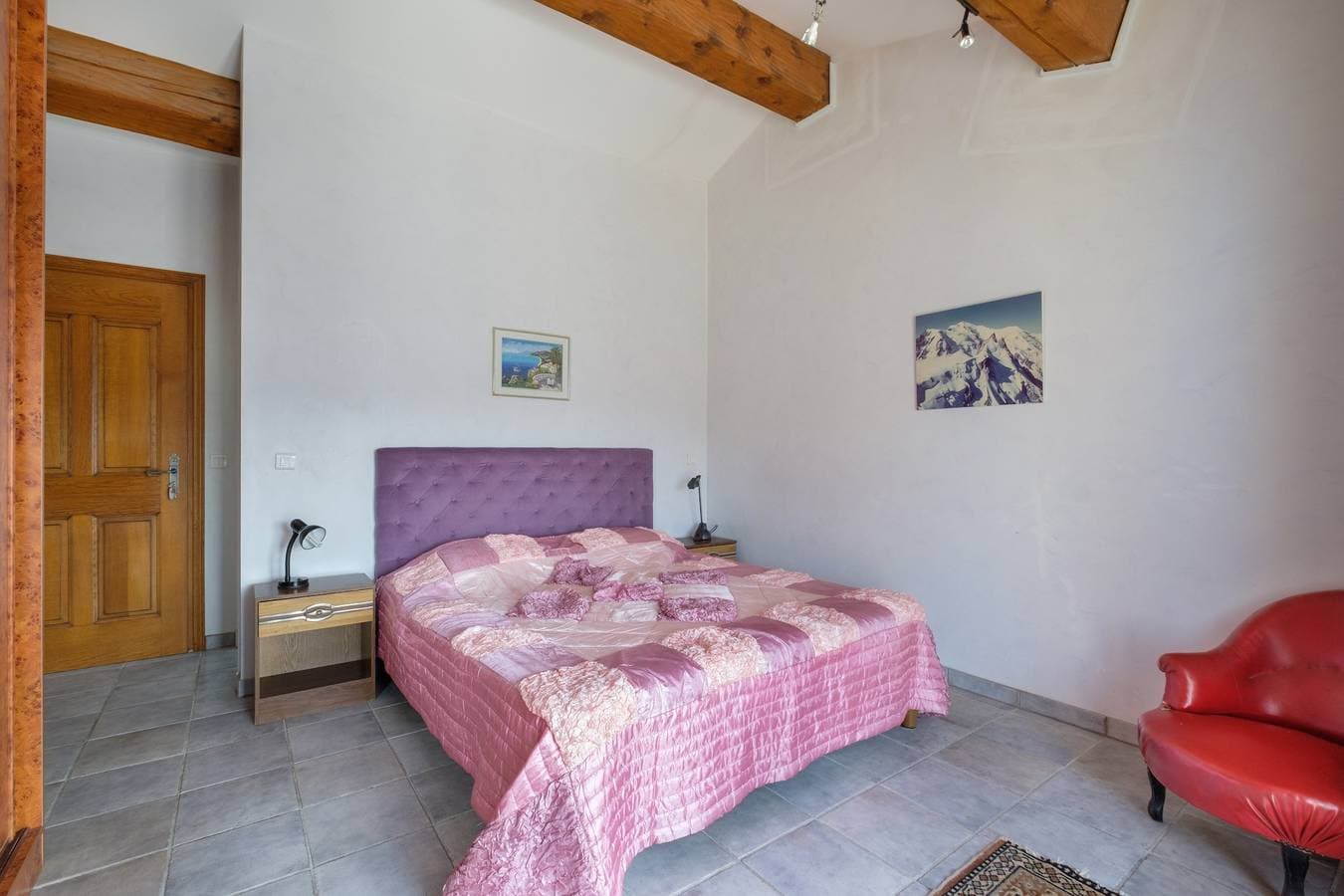 Foto 10 von 21: Villa „Numéro 2“ – Ruhige Lage, privater Pool & Highspeed-WLAN