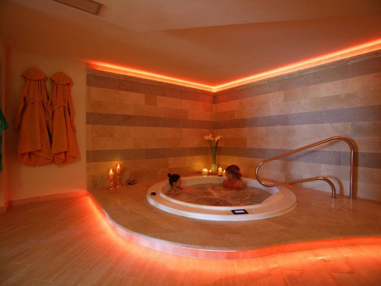 Foto 8 von 67: Villa mit Infinity-Pool