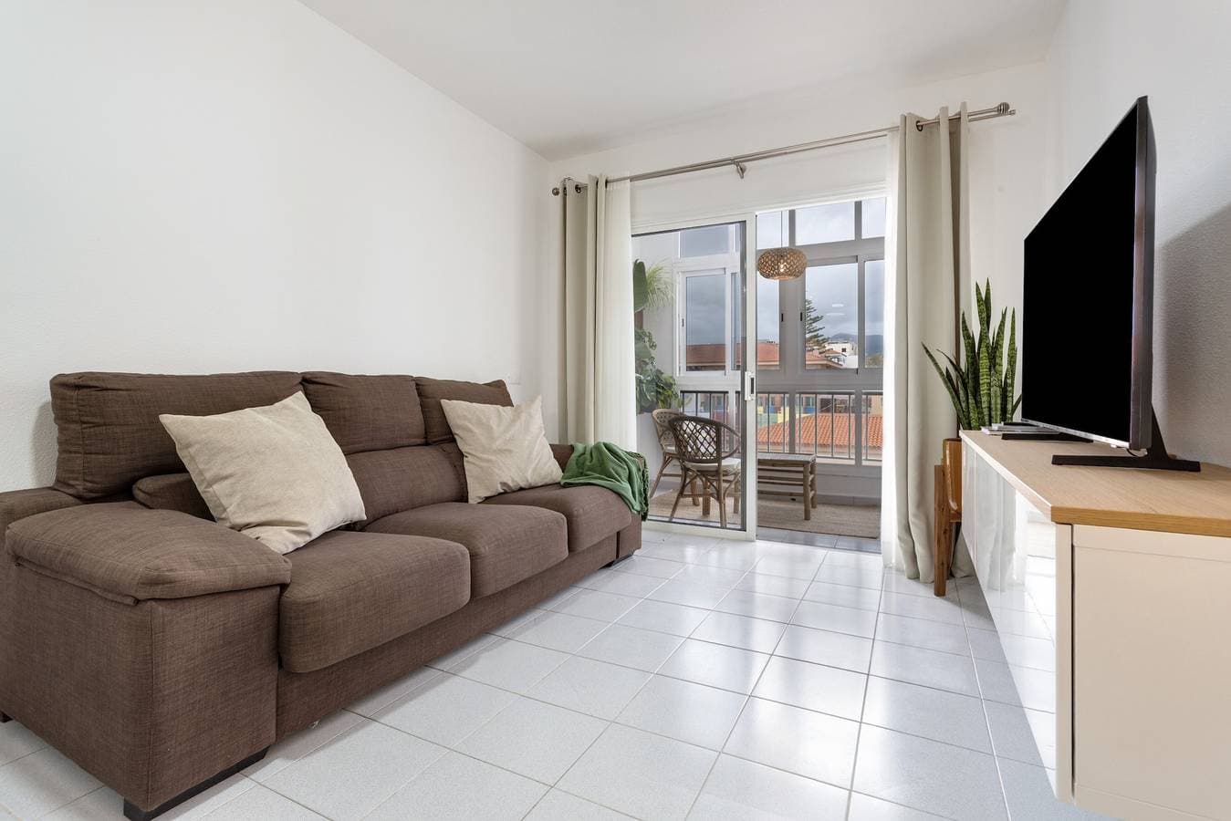Foto 2 von 29: Ferienwohnung 'Medano House' mit Bergblick, privater Terrasse und WLAN