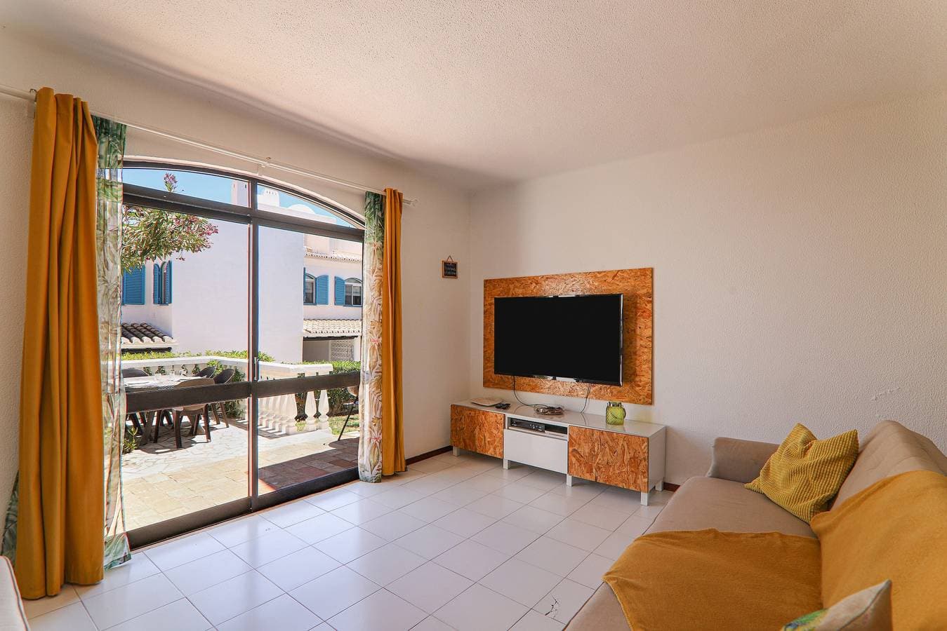 Foto 7 von 28: Villa 'Mourisca' mit Gemeinschaftspool, privatem Garten und WLAN