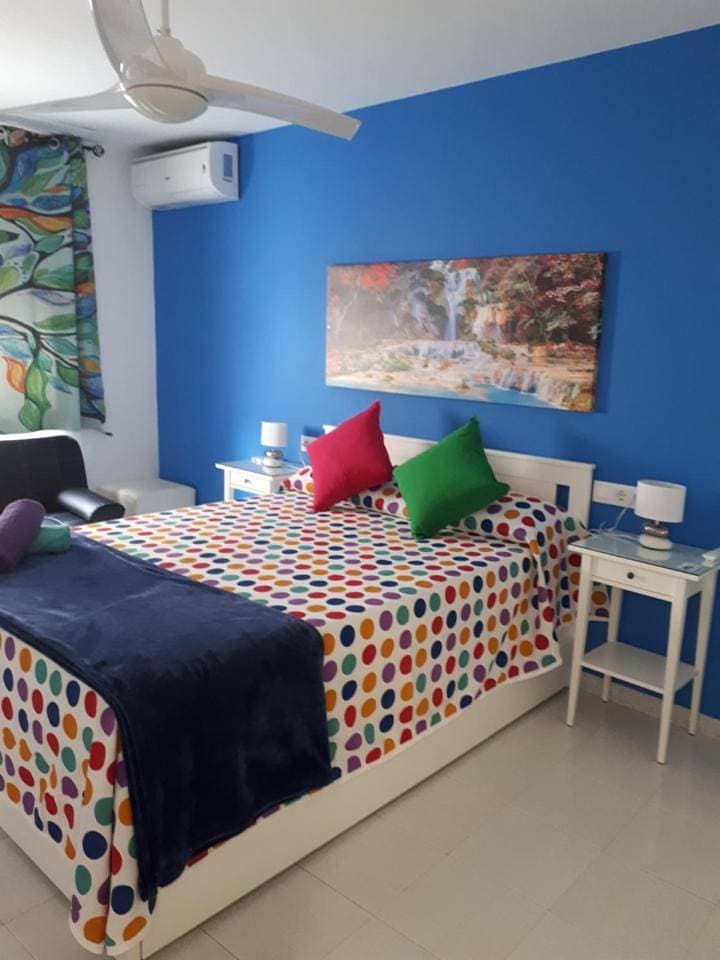Foto 7 von 48: Large Double Room with Sofa Bed and Private Bathroom