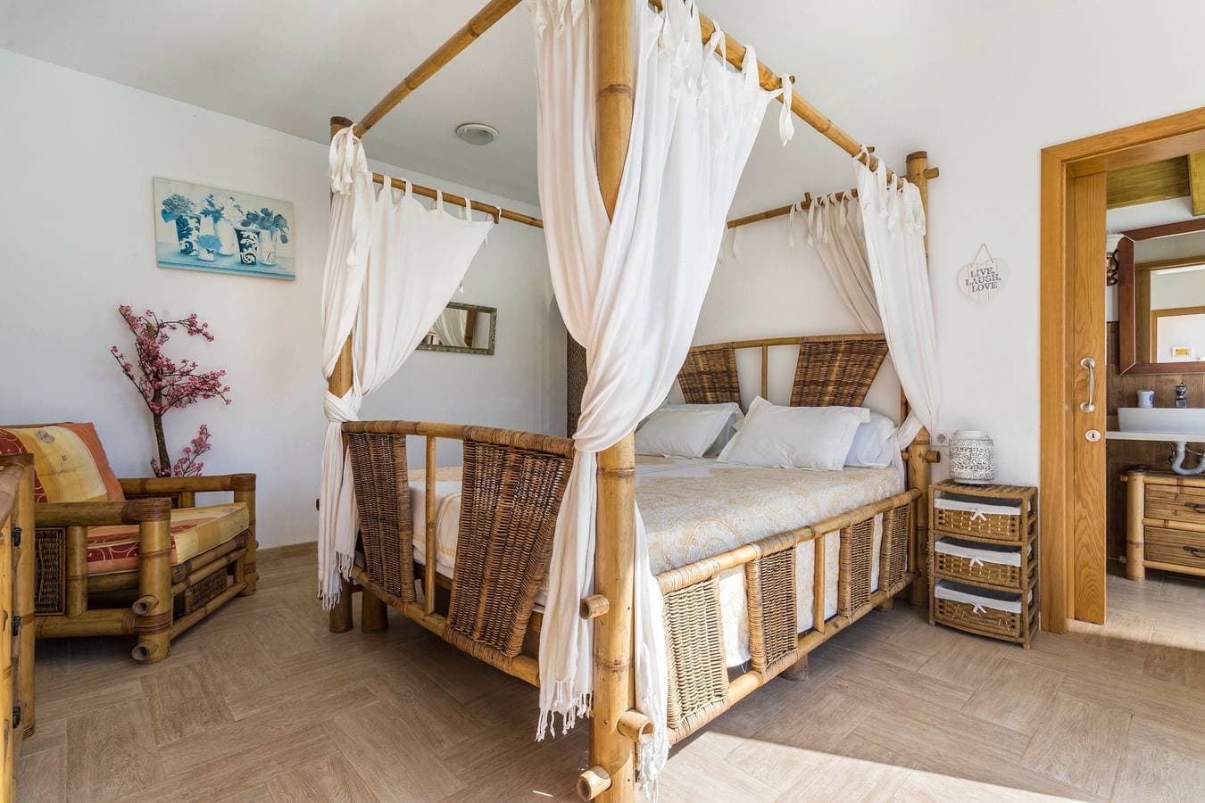 Foto 9 von 23: Hübsches Ferienhaus "Villa Bali" mit Pool, schnellem WLAN, Terrasse & Garten