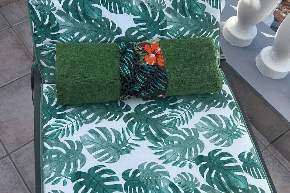 Foto 11 von 30: Sonniges Studio mit atemberaubendem Meerblick von der geräumigen Terrasse.