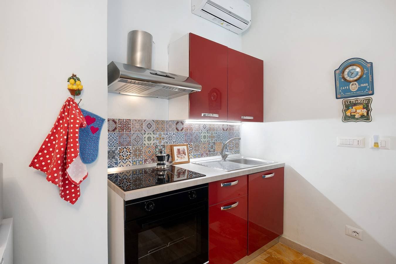 Foto 10 von 27: Ferienwohnung 'La Maison De Julie' mit Bergblick, Wi-Fi und Klimaanlage